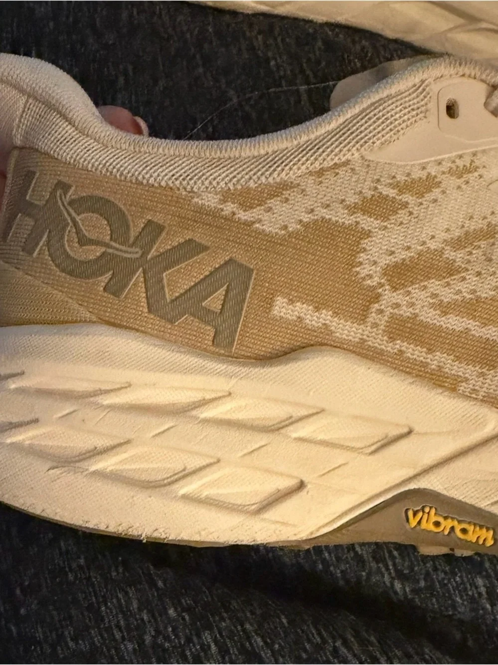 HOKA ONE ONE Speedgoat 5 Men's Sz 12D Vanilla Wheat Running